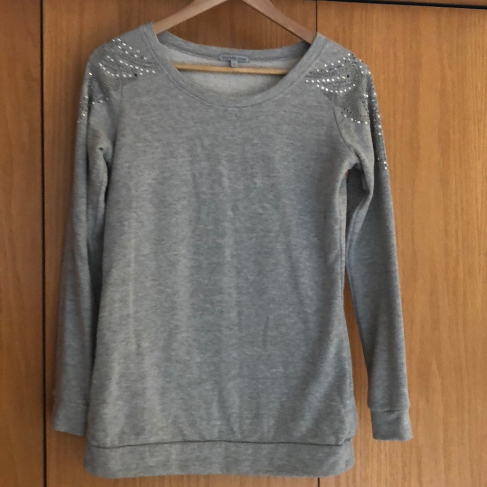 Gray sweatshirt